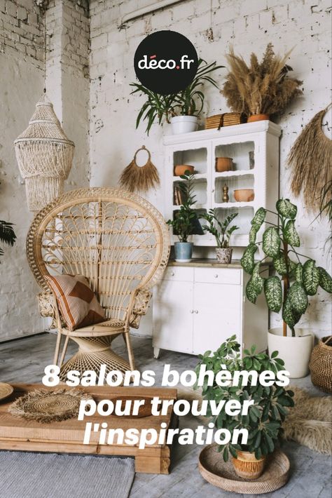 Vous aimez les décorations qui ont une histoire à raconter ? Les intérieurs à la déco inspirée des quatre coins du monde ? Pas de doute, la décoration bohème est faite pour vous ! Parce que le style bohème se veut avant tout un mélange des genres, on vous propose de découvrir 8 salons de styles différents pour vous aider à trouver l’inspiration… Modern Bohemian Interior Design, Salon Suite Decor, Glamorous Decor, Salon Suites Decor, Bohemian Interior Design, Pharmacy Design, Deco Salon, Deco Boheme, Bohemian Interior