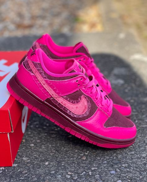 Valentines Day Dunks, Hot Pink Shoes Outfit, Pink Shoes Outfit, Hot Pink Shoes, Nike Shoes Girls, Preppy Shoes, Trendy Shoes Sneakers, Pink Nikes, Pink Shoes