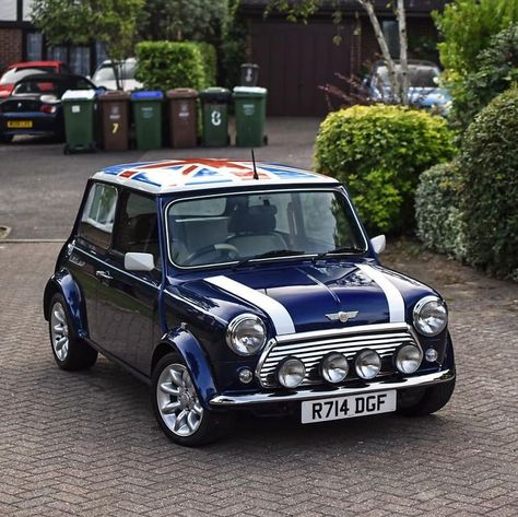 Mini Moris, Rover Mini Cooper, Mini Cooper Sport, Mini Cooper Custom, Mini Morris, Motorcycle Events, Mini Copper, Mini Cooper Classic, Tiny Cars