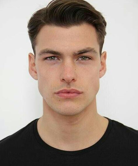 Curtain Fade Haircut Men, Short Sides Medium Top Hair Men, Classic Side Part Men, Medium Length Side Part, Men Hairstyle Medium, Classic Haircut Men, Side Part Hairstyles Men, Hairstyles For Men 2022, Side Part Mens Haircut