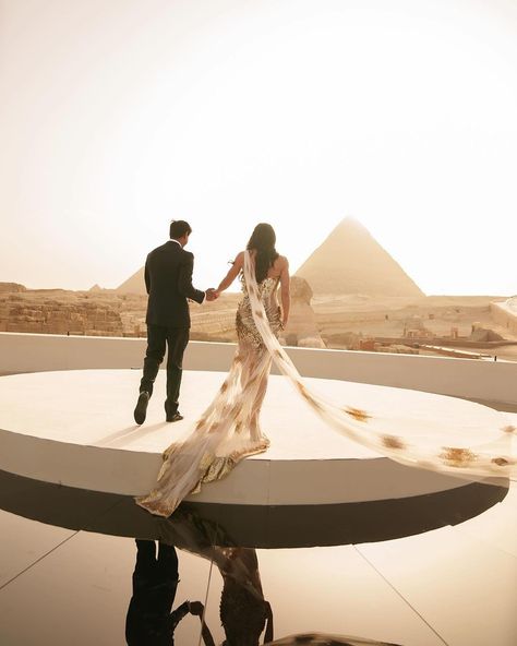 Your Wedding Aesthetics | An epic sunset ceremony right by the majestic Pyramids of Giza, with the Sphinx keeping watch. What location could be more breathtaking to… | Instagram Pyramid Wedding, Egypt Wedding, Egyptian Wedding, Wedding Ambiance, H2o Mermaids, The Sphinx, Wedding Aesthetics, Dream Wedding Decorations, The Pyramids