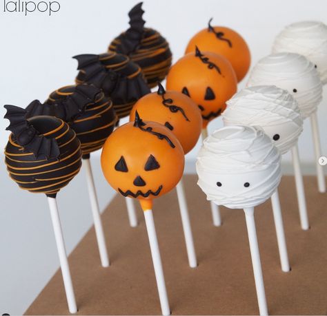 Brain Jello, Fall Cake Pops, Zombie Brain, Halloween Deserts, Halloween Sleepover, Halloween Tea Party, Halloween Food Ideas, Postres Halloween, Recetas Halloween