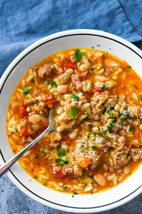 Mirepoix Recipe, Italian Bean Soup, Traditional Italian Pasta, Italian Beans, Pasta Fagioli Recipe, Pasta Fagioli Soup, Fagioli Soup, Pasta Italiana, Bean Pasta