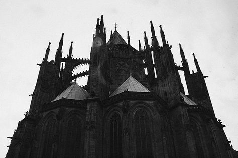 Prague Gothic Architecture, Academia Architecture, Tudor Aesthetic, Anglo Gothic, Architecture References, Aesthetic Black And White, Gothic Castle, Gothic Cathedrals, Neoclassical Architecture