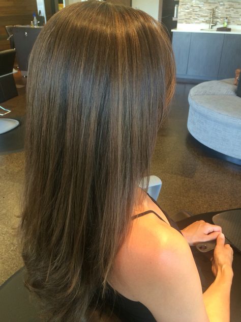 Partial Carmel highlights Carmel Brown Hair, Carmel Highlights, Brown Hair Looks, Hair Inspiration Long, Brown Hair Inspo, Beach Bohemian, Brunette Hair With Highlights, Hair Streaks, Hairstyles For Layered Hair