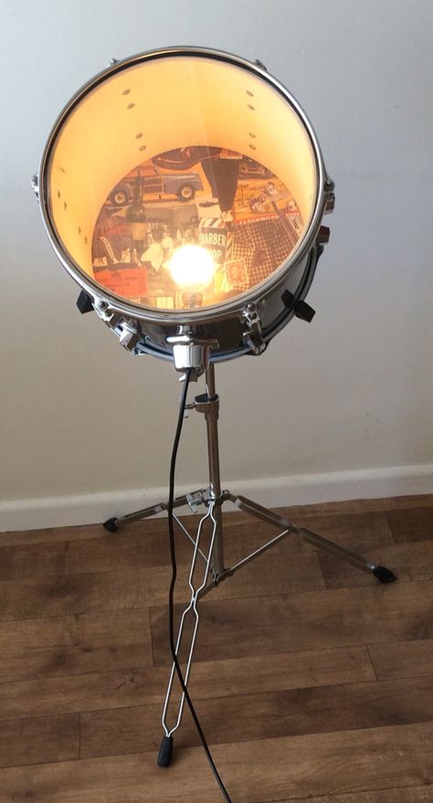 Drum Lamp, Drum Upcycle, Lamp Music, Music Themed Lamps, Music Lamp, Music Bedroom, Steam Punk Lamps Vintage Industrial, Cool Room Decor, Repurposed Lamp