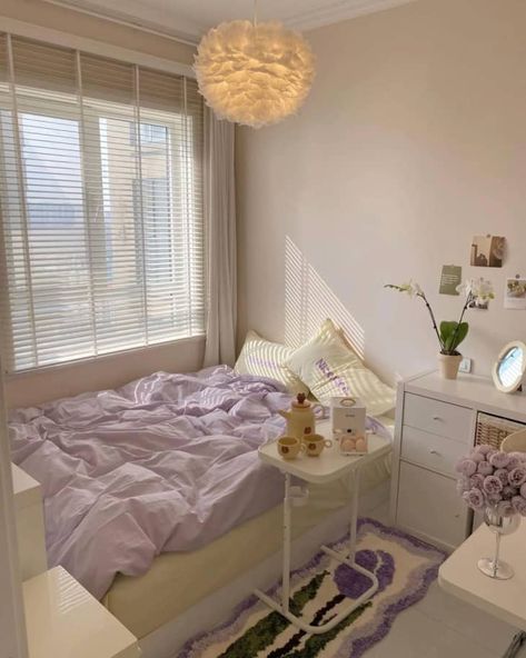 12 Purple Bedroom Ideas - How to Use Purple in the Bedroom | Apartment Therapy Zimmer Diy, Purple Bedrooms, Aesthetic Bedroom Ideas, Purple Bedroom, Dekorasi Kamar Tidur, Style Deco, Dream Room Inspiration, Room Makeover Bedroom, Room Makeover Inspiration