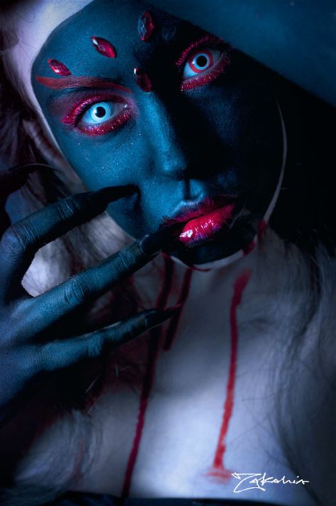 creepy Halloween Makeup Ideas For Women, Unique Halloween Makeup, Body Paintings, Holloween Makeup, Spooky Food, Halloween Makeup Ideas, Halloween Is Coming, Spooky Halloween Party, Painted Faces