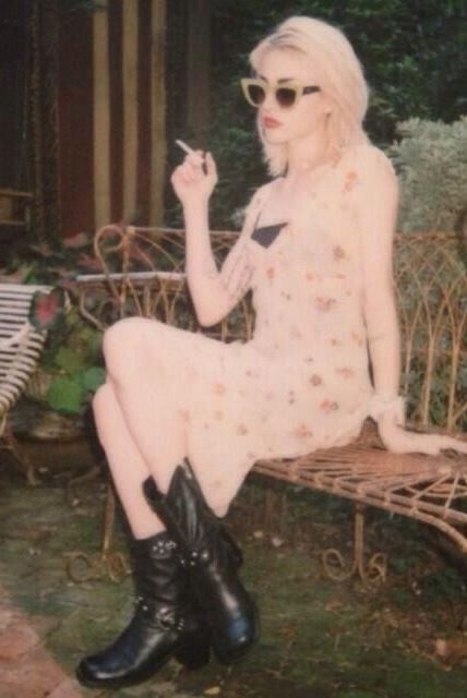 Frances Bean Cobain, A Woman, Boots, White, Black