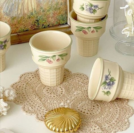 Aesthetic Kitchenware, Cute Furniture, Pottery Crafts, Cute Kitchen, Ceramics Pottery Art, Cute House, Clay Art Projects, Ceramics Ideas Pottery, Cute Room Decor