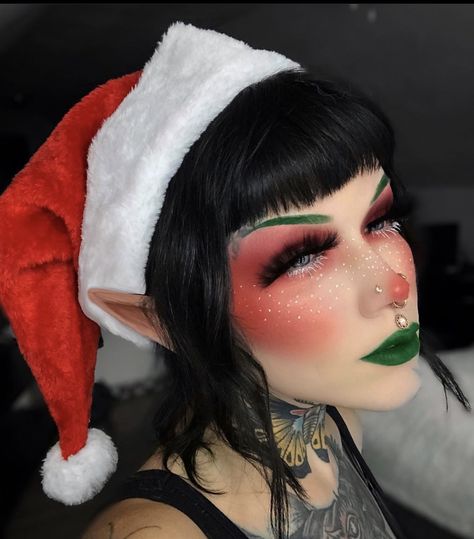 Goth Thanksgiving Makeup, Emo Christmas Makeup, Edgy Christmas Makeup, Gothic Christmas Makeup, Christmas Goth Makeup, Alt Christmas Makeup, Goth Christmas Makeup Looks, Goth Christmas Makeup, Christmas Alt Makeup