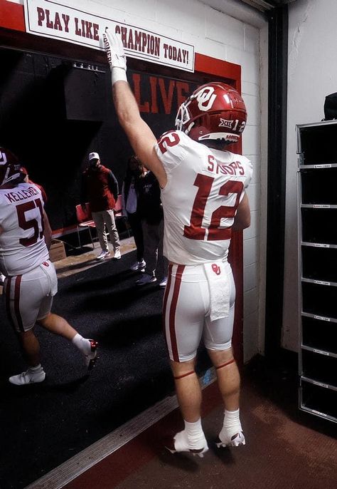 Sooner Football, Collage Football, American Football Uniforms, Oklahoma Sooners Football, Mask Guy, Ou Football, Oklahoma Football, Ou Sooners, Boomer Sooner