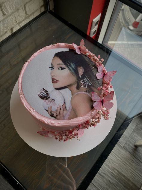 ariana grande,ariana grande aesthetic,ariana grande cake,thank u next Ariana Grande Cake Birthday, Ariana Grande Birthday Party Ideas, Ariana Grande Birthday Cake, Ariana Grande Cake, Baba Cake, Mini Valentine Cakes, Ariana Grande Birthday, Aesthetic Ariana Grande, Ariana Grande Aesthetic