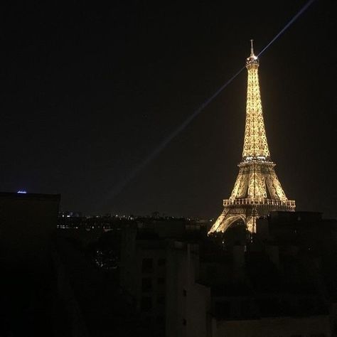 Feminine Urge, Aesthetic Paris, Killing Me Softly, Fotografi Vintage, Paris Aesthetic, Killing Me, Night Scenery, Paris At Night, Night Vibes