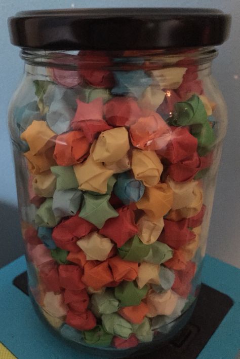 Jar Of Stars, Ideas Habitaciones, Paper Origami, Shes Perfect, Origami Stars, Diy Crafts To Do, Paper Stars, Look At The Stars, Love Stars