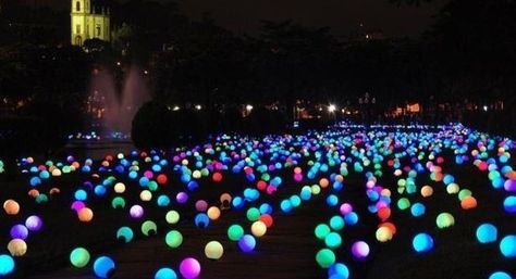 Put glow sticks in balloons on your front yard so people know where the party is / How To Throw The Most Epic Dance Party Ever (via BuzzFeed) Diy Halloween Decor, Glow Stick, Glow Party, Glow Sticks, Dance Party, Summer Party, Holidays And Events, Party Time, Party Planning