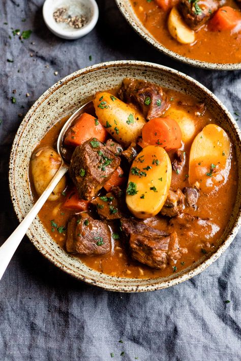 Beef Stew No Wine, Chuck Roast Beef Stew, Dutch Oven Beef Stew Recipes, Beef Chuck Recipes, Beef Shank Stew, Beef Stew Recipe Oven, Baked Beef Stew, Bison Stew, Dutch Oven Beef Stew