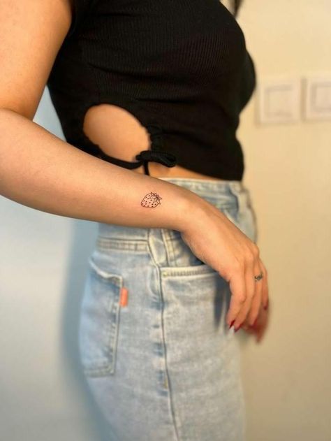 Strawberry tattoo 🍓 Strawberry Tattoo Simple, Tattoo Strawberry, Tat Placement, Strawberry Tattoo, Tattoo Simple, Simplistic Tattoos, Tattoo Inspo, Simple Tattoos, Arm Tattoo