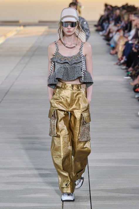 Louis Vuitton Resort 2023 Fashion Show Collection: See the complete Louis Vuitton Resort 2023 collection. Chanel Resort, Resort 2023, Louis Vuitton Fashion, Resort Collection, Pantalon Large, Paco Rabanne, Fashion Show Collection, Material Girls, Fashion 2017