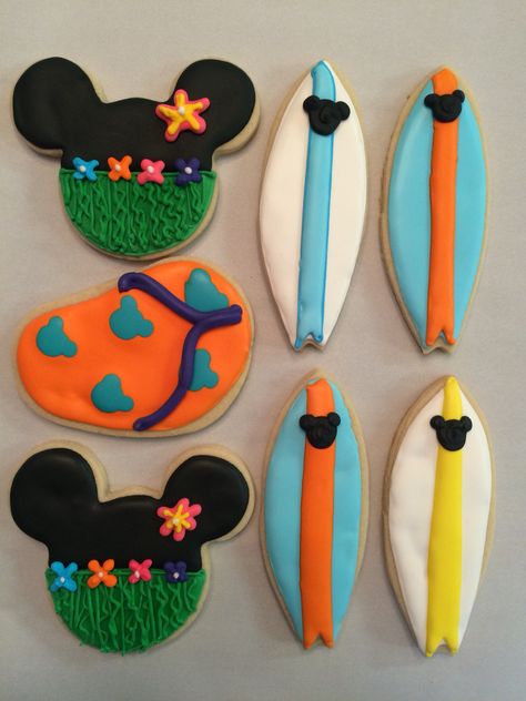 Disney Beach Party, Aloha Cake, Beach Bash, Disney Classroom, Summer Cookies, Party Deco, Mickey Christmas, Disney Party, Mickey Mouse And Friends