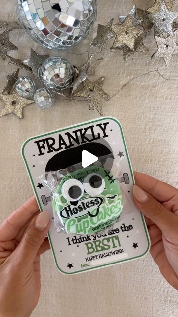 Andrea Clawson on Instagram: "no tricks, just treats for your little monsters this spooky season 👀 🧁   These fun frakencakes from @hostess_snacks are the cutest and tastiest treat we found, so I knew the kids would want to share with friends   Perfect for classroom gifts, halloween party favors or boo basket fillers!   For teacher: this would be so cute for gifts for your students   What I used:  frankencakes from @hostess_snacks I found at @target (but I’ve also spotted them at Walmart + Vons)  googly eyes 👀 from @dollartree  black acrylic paint maker from @michaelsstores for the mouth I used glue dots to attach the cupcake to the printable   Comment “link” for the printable gift tag sent straight to your DMs along with links to the products to shop  Save for later + share with friends Halloween Treats For Students From Teacher, Gifts For Your Students, Hostess Snacks, Mc Ideas, Hostess Cupcakes, No Tricks Just Treats, Cupcake Gift, Boo Basket, Classroom Gifts