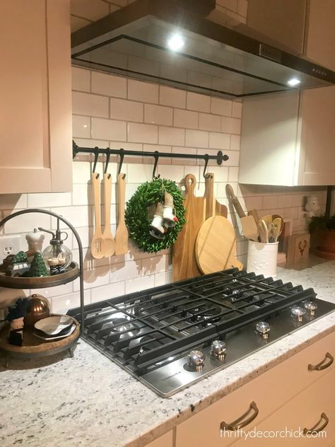 Kitchen Stove Decor, Beauty Bar Salon, Stove Decor, Stove Backsplash, Thrifty Diy, Thrifty Decor Chick, Thrifty Decor, Christmas Tours, Kitchen Stove