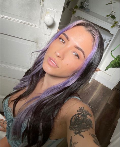 Lavender Hair Streak, Trendy Hair Dye Ideas, Trendy Hair Dye, Hair Color Warm, Warm Honey Blonde, Purple Brown Hair, Color Block Hair, Lavender Hair Colors, Light Purple Hair