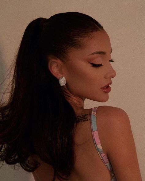 ariana grande via her instagram stories Ariana Grande Makeup, Ariana Grande Hair, Keyshia Cole, Ariana Grande Style, Ariana Grande Wallpaper, Ariana Grande Photoshoot, Ariana Grande Photos, Ariana Grande Pictures, Ariana G