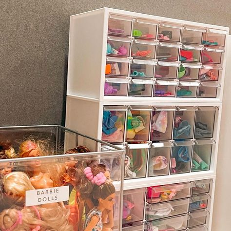 8 Barbie Storage Ideas You and Your Kids Will Love Barbie Doll Accessory Storage, Barbie House Set Up Ideas, Barbie Storage Bins, Barbie And Doll Storage Ideas, Barbie Furniture Storage Ideas, Barbie Doll Accessories Storage Ideas, Playroom Doll Organization, Barbie Shoe Storage, Best Barbie Storage Ideas