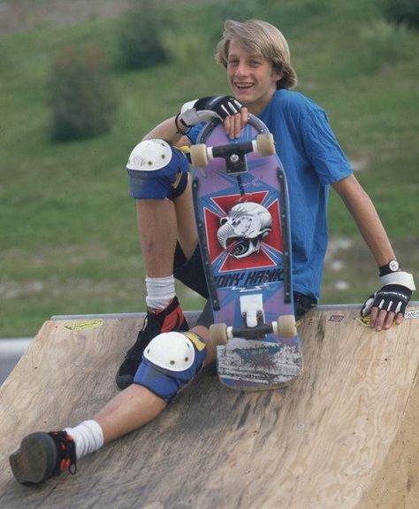 tony hawk 1986 Skateboard Companies, Bones Brigade, Old School Skateboards, Skate Photos, Skate And Destroy, Vintage Skateboards, Vintage Skate, Powell Peralta, Andre The Giant