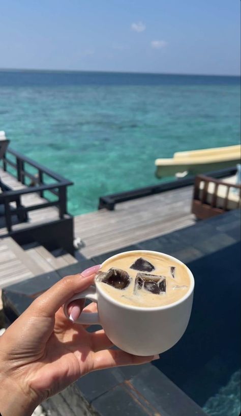 Sea Manicure, Nails Travel, Breakfast On The Beach, Adventure Aesthetic, Manicure Nails, Vacation Vibes, Luxury Lifestyle Dreams, Ocean Vibes, Creative Instagram Photo Ideas