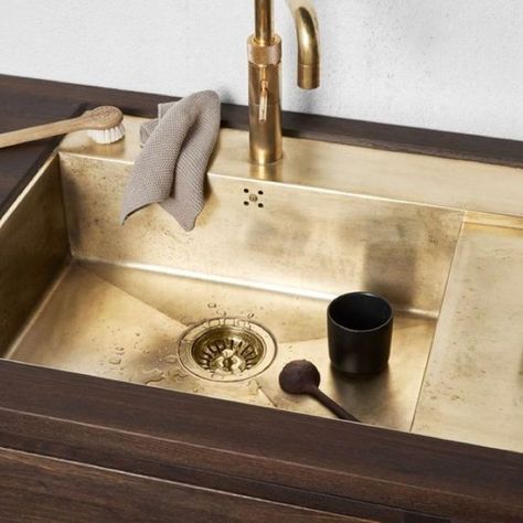 The kitchen sink: one of the most utilitarian objects in any home. Unless, of course. it�’s brass. The gold-coloured credentials of this wonderful metal add instant richness to a room, whatever the style. Modern and minimalist, timeless and traditional – all benefit from the addition of a little brass. Scroll through these sumptuous examples and […] Brass Kitchen Sink, Metal Sink, Vintage Style Kitchen, Brass Kitchen, Kitchen Sinks, Remodel Bedroom, Kitchen Pantry, Kitchen Stuff, Kitchen Styling