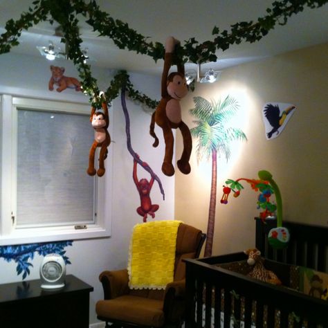 Jungle theme ...love the "real" vines with hanging monkeys, could do in the living room Jungle Bedroom Theme, Kids Jungle Room, Jungle Themed Bedroom, Monkey Room, Jungle Bedroom, Monkey Nursery, Jungle Themed Nursery, Safari Room, Jungle Theme Nursery