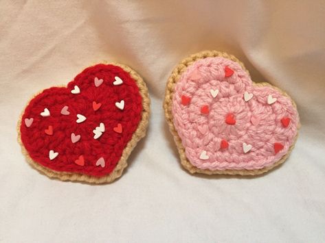 How To Crochet Tea Coaster Granny Heart Pattern Crochet Valentines Decor, Crochet Tray, Easy Crochet Heart, Cookies Sprinkles, Crochet Wedding Gift, Valentine's Day Crochet, Valentine Crochet, Crochet Valentines, Crochet Valentine