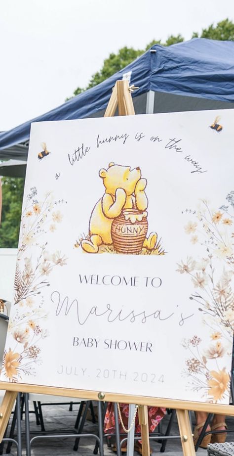 Gender Neutral Baby Shower Themes, Décoration Baby Shower, Baby Shower Venues, Honey Bee Baby Shower, Bear Baby Shower Theme, Baby Boy Themes, Disney Baby Shower, Outdoor Baby Shower, Baby Shower Theme Decorations