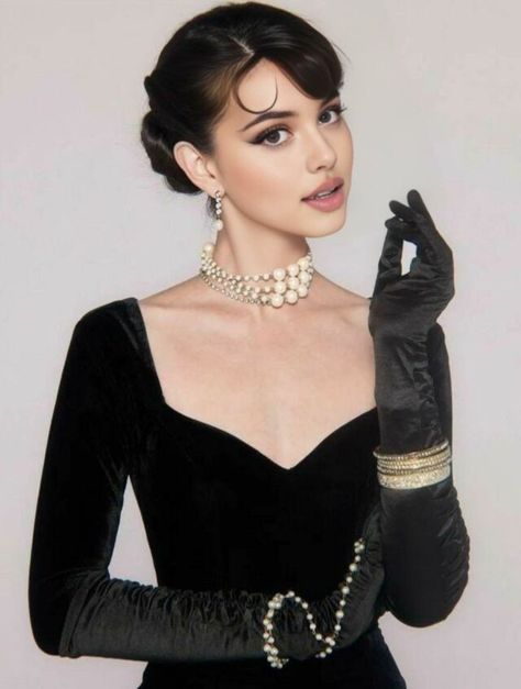 Hollywood Glamour Makeup, Old Hollywood Prom, Old Hollywood Aesthetic, Old Hollywood Hair, Hollywood Aesthetic, Hollywood Makeup, Simple Prom Hair, Hollywood Hair, Old Hollywood Glam