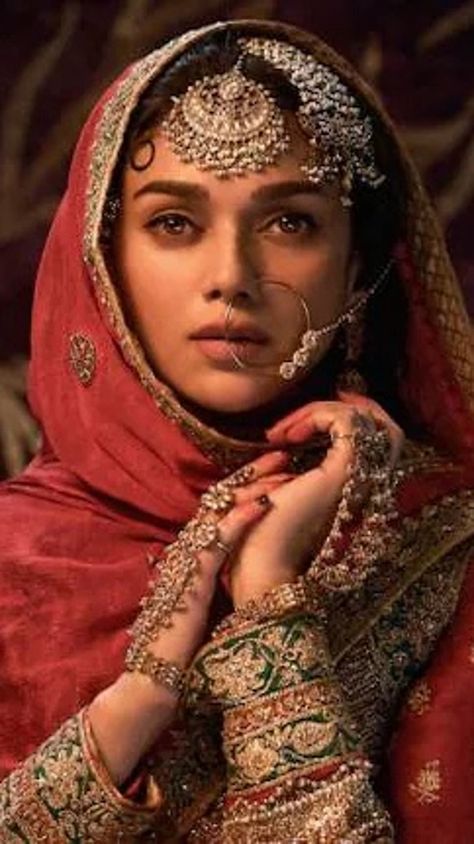 Sanjay Leela Bhansali Movies, Aditi Rao Hydari, Mumbai Wedding, Aditi Rao, Sanjay Leela Bhansali, Indian Bridal Makeup, Wedding Dresses For Girls, Jewelry Outfit, Celebrity Outfits