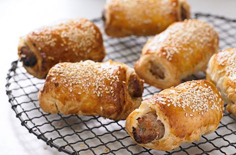 A simple Fay Ripley's sausage rolls on the run recipe for you to cook a great meal for family or friends. Buy the ingredients for our Fay Ripley's sausage rolls on the run recipe from Tesco today. Beef Sausage Rolls, Best Sausage Roll Recipe, Home Made Sausage, Homemade Sausage Rolls, Sausage Rolls Recipe, Best Sausage, Sausage Roll, Tesco Real Food, Beef Sausage