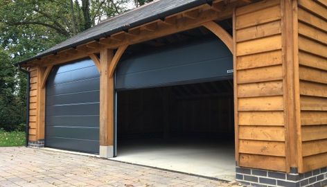 Garage Doors Uk, Garage Apartment Floor Plans, Garage Door Sizes, Double Garage Door, Carriage Garage Doors, Sectional Garage Doors, Modern Garage Doors, Garage Door Types, Overhead Garage Door