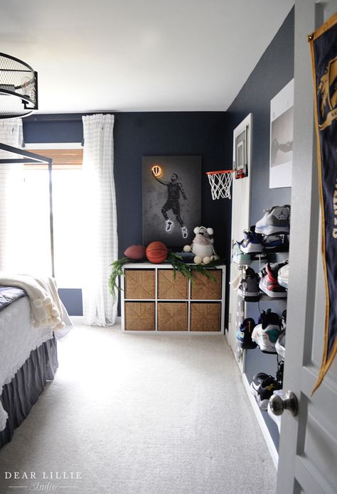 Boys Basketball Room, Sports Room Boys, Basketball Bedroom, Basketball Room, Teenager Bedroom Boy, Teenage Boy Room, Sport Bedroom, Boys Room Design, Boys Bedroom Makeover