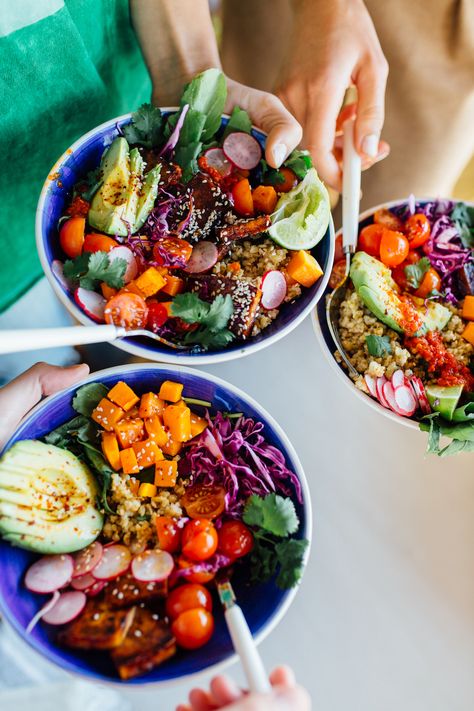 How to Throw a Rainbow Grain Bowl Potluck Party Grain Bowl Recipe, Potluck Party, Lunch Bowl, Grain Bowl, Vegetarian Dinners, Bowls Recipe, Food Waste, Food Inspiration, Vegetarian Recipes