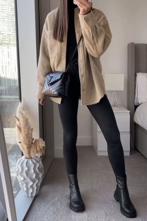 Women’s Riding Boots Outfit, Bonfire Night Outfit Winter, Black Leggings And Ankle Boots, Ankle Boots Black Outfit, Fall Socks Outfit, Black Dock Martins Outfits, Fall Outfits Black Boots Ankle, Legging With Boots Outfits, Leggings With Chelsea Boots Outfit