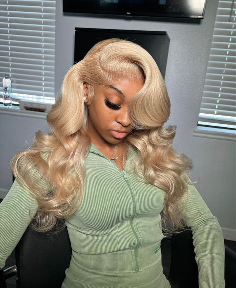 Blonde Wig Ideas, Frontal Wig Hairstyles, Body Wave Wig, Body Wave Hair, Front Lace Wigs Human Hair, Hair Laid, Dope Hairstyles, Wig Styles, Frontal Wigs