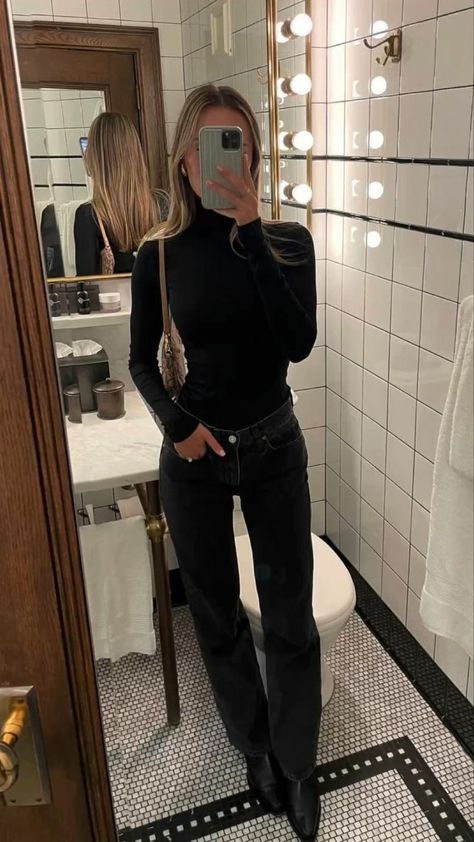 Concert Outfit Electronic, Effortless Pants Aritzia Outfit Work, Autumn Outfits Casual Chic, Belt Jeans Outfit, Basic Autumn Outfits, Winter Rainy Day, Fall Inspo Outfits, Rainy Day Outfit Ideas, Rainy Day Style