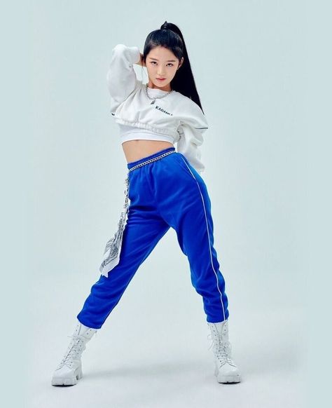 Hip Hop Dance Poses, Eun Chae, Gesture Drawing Poses, Action Pose Reference, Fashion Model Poses, Female Pose Reference, Body Reference Poses, Standing Poses, Blood Type