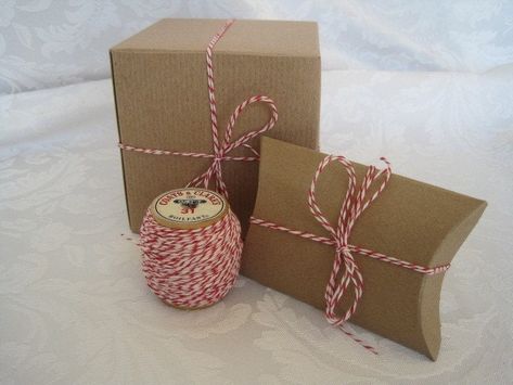 Rustic Gift Wrapping, Plastic Gift Bags, Gift Crafts, Wood Spool, Berry Baskets, Wrap Gift, Bridesmaid Gift Boxes, Red String, Wooden Spools