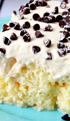 Cannoli Poke Cake, Frost Cake, Cannoli Cake, Weight Watcher Desserts, Poke Cake Recipe, Moist Vanilla Cake, Poke Cake Recipes, Poke Cakes, Low Carb Dessert