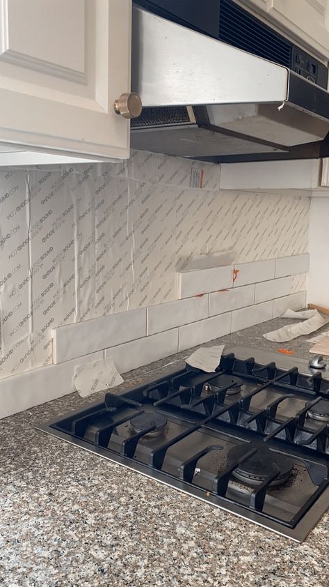 Woman installing backsplash tile with Musselbound tile adhesive. GIF of easy DIY tile installation of white subway tile in kitchen. Argentina, Adhesive Tile Backsplash, White Subway Tiles Kitchen Backsplash, Easy Kitchen Backsplash, Backsplash Installation, Install Backsplash, White Subway Tile Kitchen, Kitchen Backsplash Tile Designs, Easy Backsplash