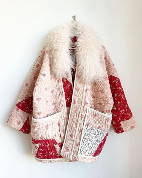 🌸 Hera Vintage 🌸 on Instagram: "I’m in raptures over this jacket, I’m literally in aesthetic arrest. This quilt came into my life a couple of years ago and I have been slowly hand quilting the additional patches that had been used to repair the original quilt over the years. Originating from the UK she is an original Durham quilt the outer is a beautiful red and pink patch and she is filled with pure wool wadding. Finished with a Mongolian detachable collar this jacket is not only super warm Quilted Dress, Pink Patch, Quilt Coat, Slow Fashion Movement, Red Quilts, Crochet Inspo, Detachable Collar, Quilt Jacket, Heart Quilt