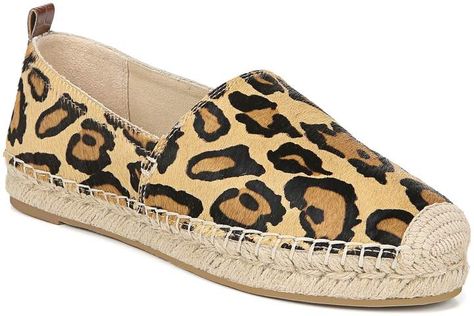 Fashion Capsule Wardrobe, Flats Online, Slip On Espadrilles, Shoes Spring, Safari Style, Fashion Capsule, Beach Chic, Loafers Shoes, Trend Report